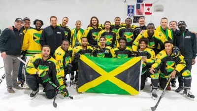 Grange congratulates hockey team on spectacular performance